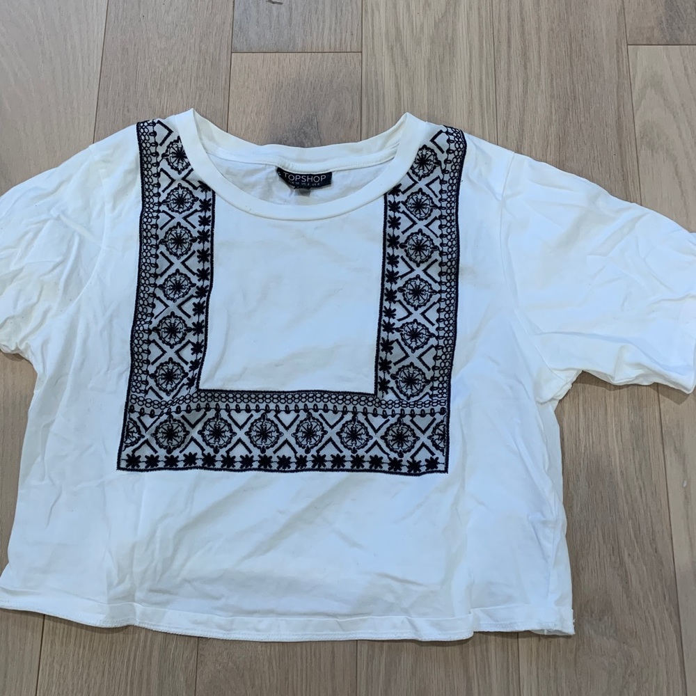 Topshop cropped short sleeved t-shirt size 4